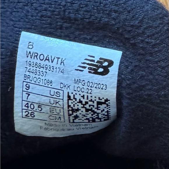 New Balance Black and White Athletic Shoes - Picture 7 of 7